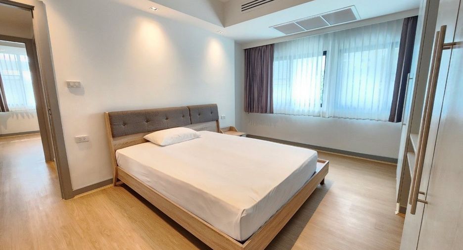 For rent 3 bedrooms apartment in Khlong Toei, Bangkok