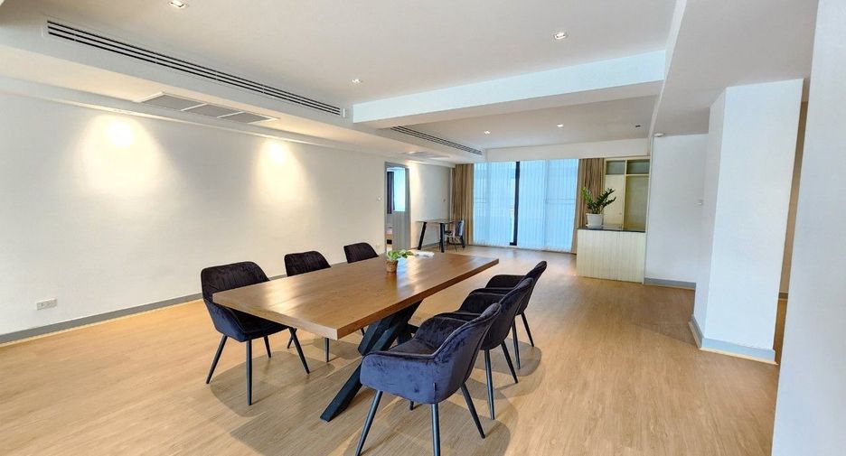 For rent 3 bedrooms apartment in Khlong Toei, Bangkok