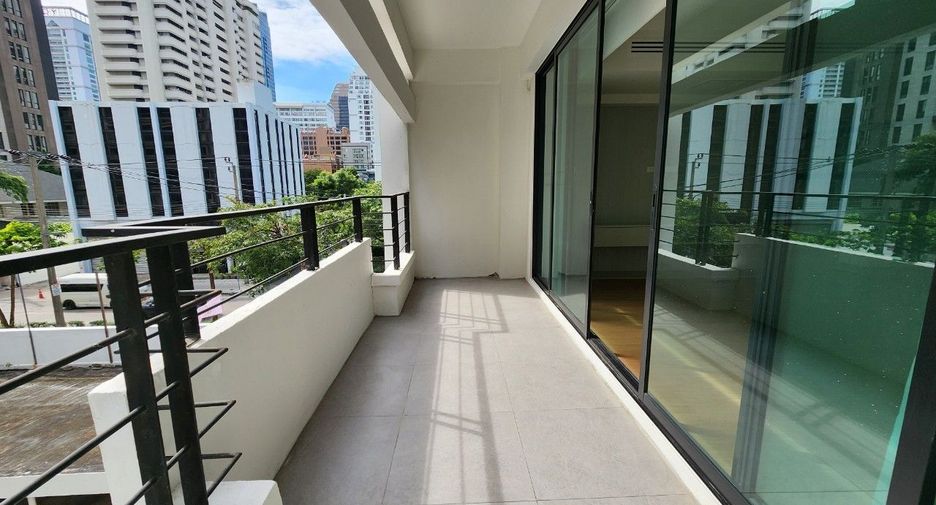 For rent 3 bedrooms apartment in Khlong Toei, Bangkok