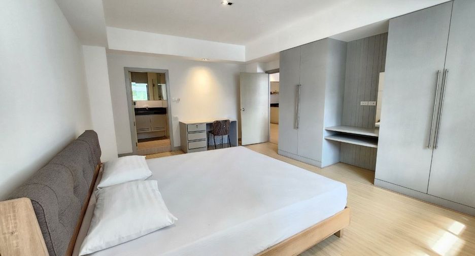 For rent 2 bedrooms apartment in Khlong Toei, Bangkok