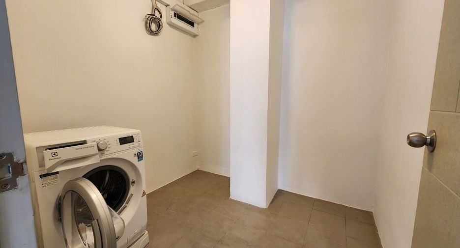 For rent 2 bedrooms apartment in Khlong Toei, Bangkok