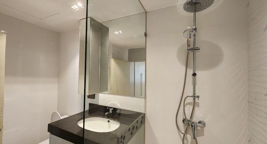For rent 2 bedrooms apartment in Khlong Toei, Bangkok