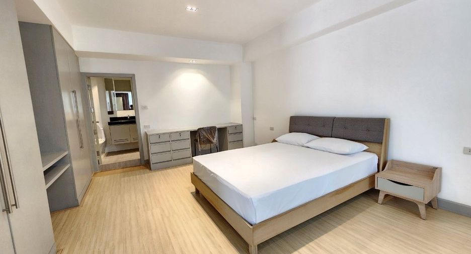 For rent 2 bedrooms apartment in Khlong Toei, Bangkok
