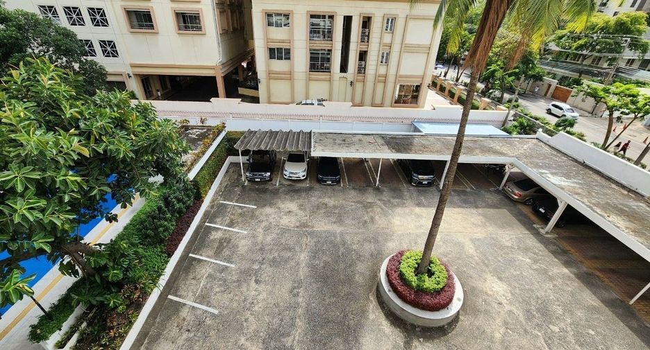 For rent 2 bedrooms apartment in Khlong Toei, Bangkok