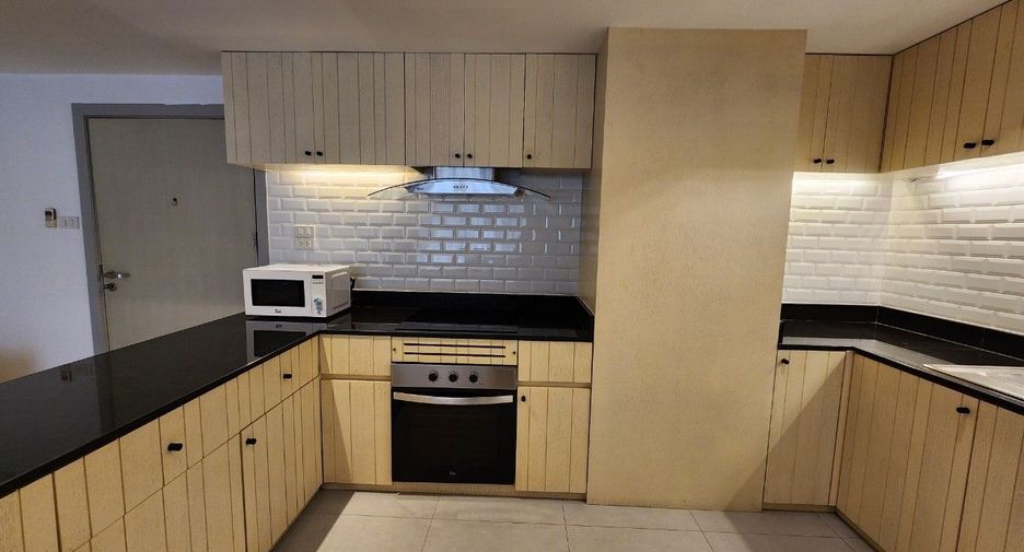 For rent 2 bedrooms apartment in Khlong Toei, Bangkok