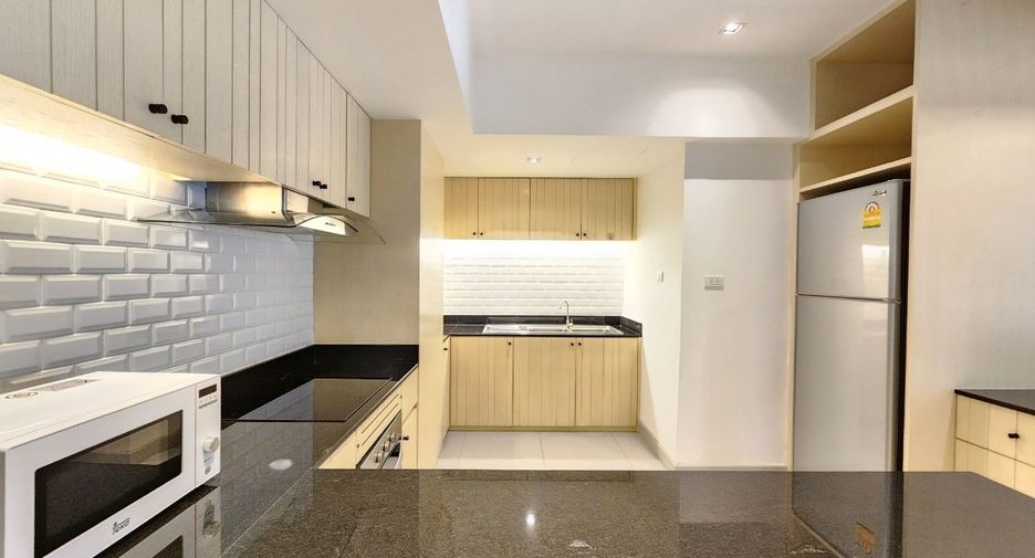For rent 2 bedrooms apartment in Khlong Toei, Bangkok