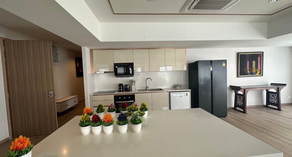 For rent 3 bedrooms apartment in Sathon, Bangkok