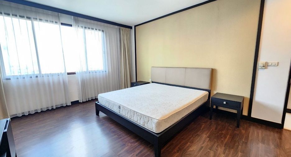 For rent 2 bedrooms apartment in Khlong Toei, Bangkok