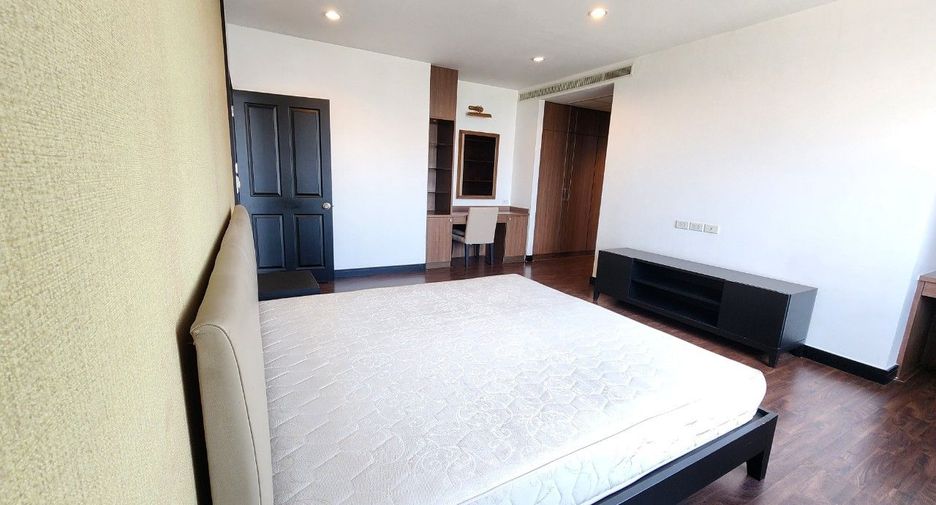 For rent 2 bedrooms apartment in Khlong Toei, Bangkok