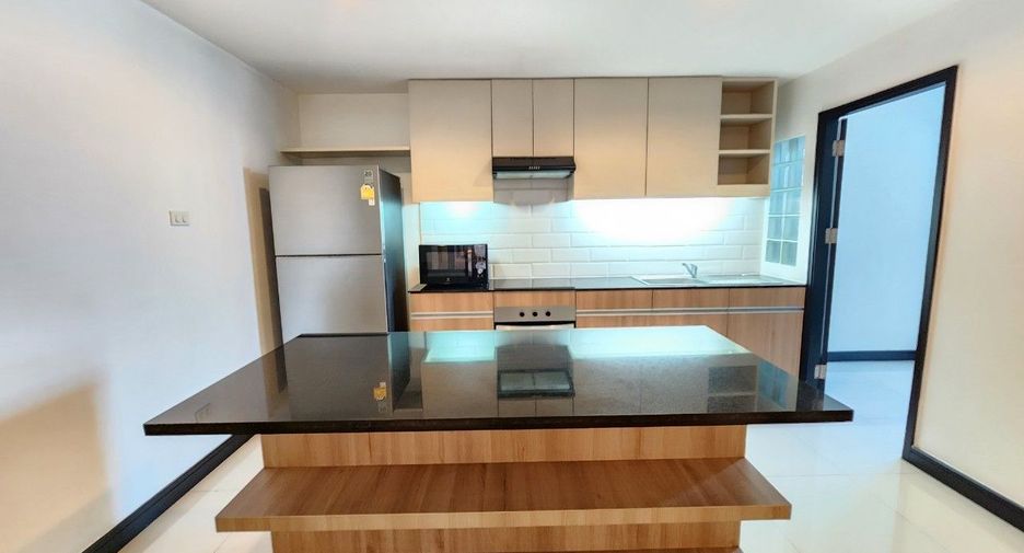 For rent 2 bedrooms apartment in Khlong Toei, Bangkok