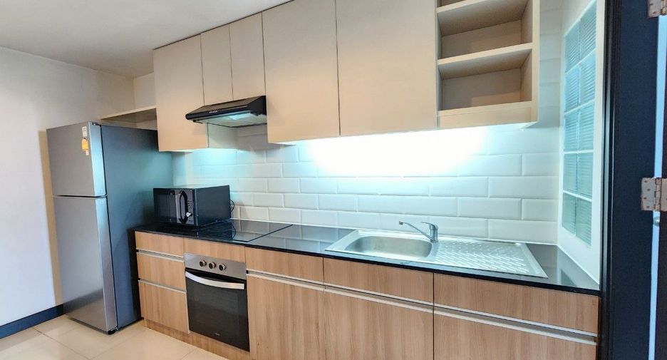 For rent 2 bedrooms apartment in Khlong Toei, Bangkok