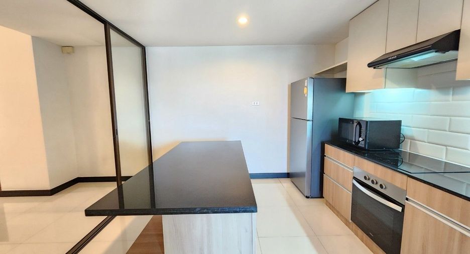 For rent 2 bedrooms apartment in Khlong Toei, Bangkok