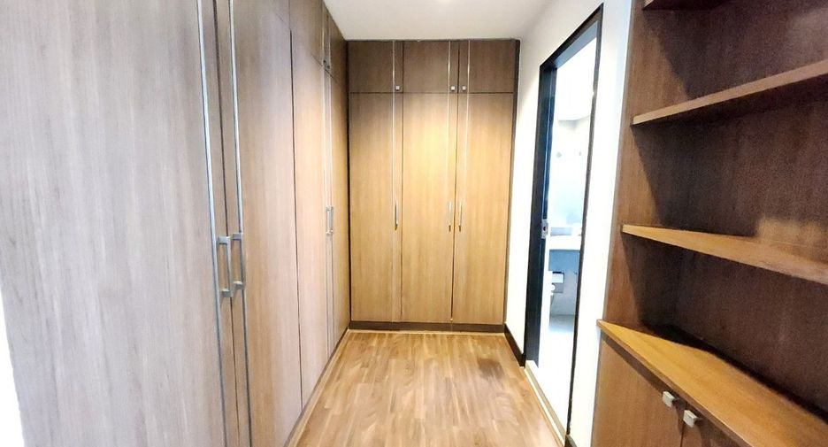 For rent 2 bedrooms apartment in Khlong Toei, Bangkok