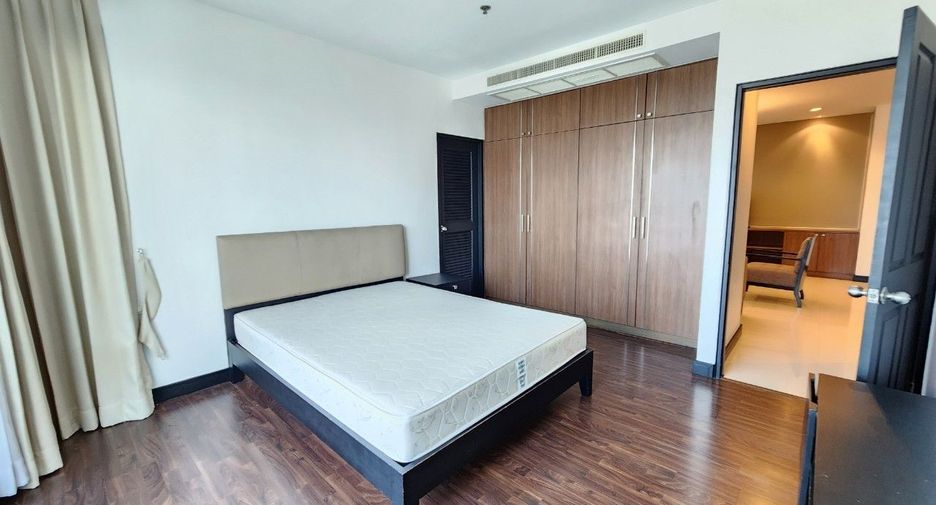 For rent 2 bedrooms apartment in Khlong Toei, Bangkok