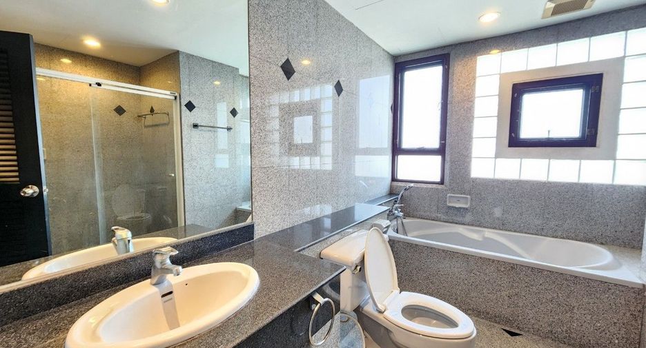 For rent 2 bedrooms apartment in Khlong Toei, Bangkok
