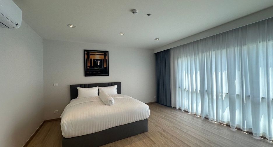 For rent 3 bedrooms apartment in Sathon, Bangkok