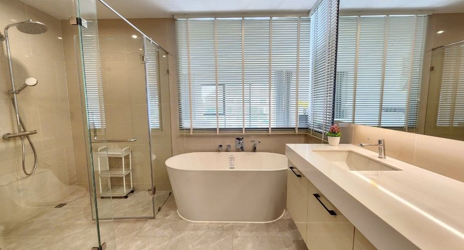 For rent 3 bedrooms apartment in Sathon, Bangkok