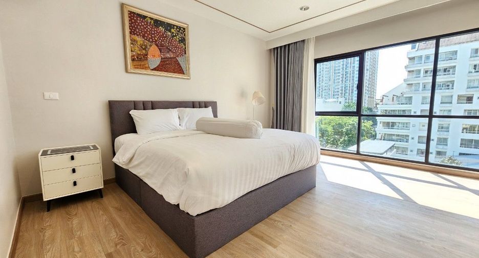 For rent 3 bedrooms apartment in Sathon, Bangkok