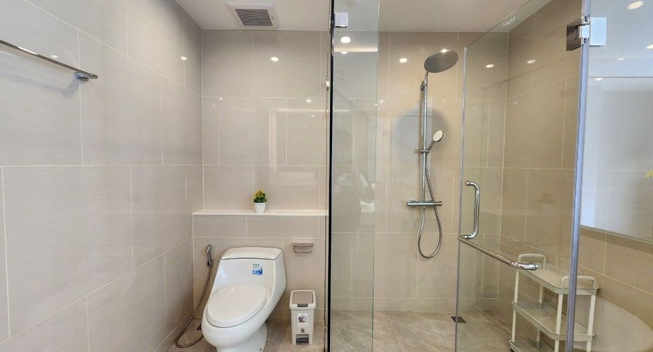 For rent 3 bedrooms apartment in Sathon, Bangkok