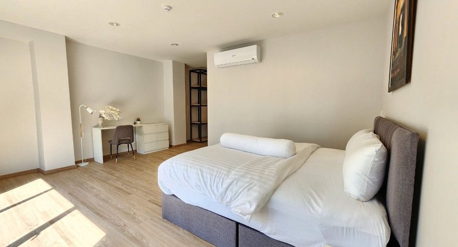 For rent 3 bedrooms apartment in Sathon, Bangkok