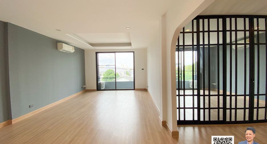 For sale 3 bedrooms retail Space in Mueang Samut Prakan, Samut Prakan