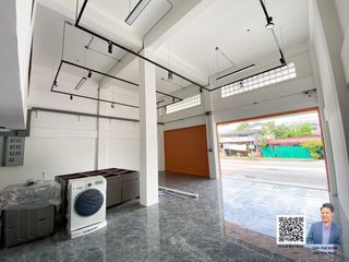 For sale 3 bed retail Space in Mueang Samut Prakan, Samut Prakan