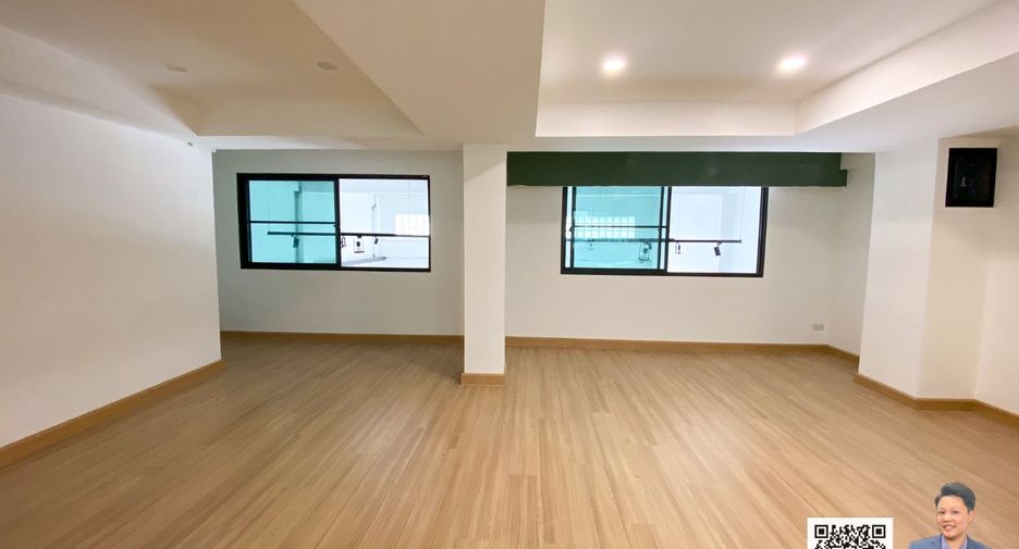 For sale 3 bedrooms retail Space in Mueang Samut Prakan, Samut Prakan