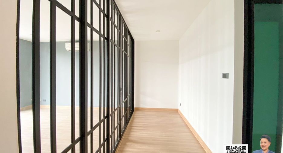 For sale 3 bedrooms retail Space in Mueang Samut Prakan, Samut Prakan