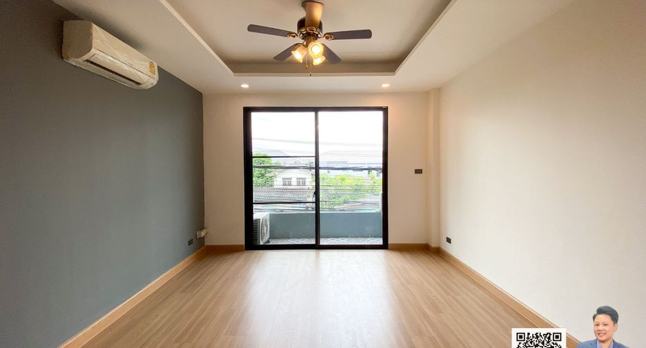 For sale 3 bedrooms retail Space in Mueang Samut Prakan, Samut Prakan
