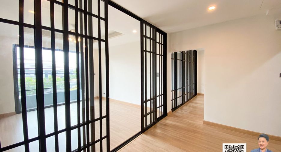For sale 3 bedrooms retail Space in Mueang Samut Prakan, Samut Prakan