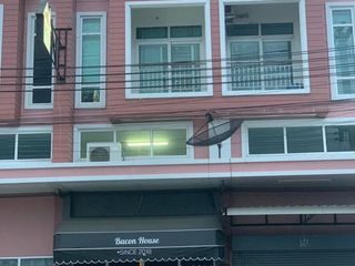 Gewerbefläche zum Kauf mit 2 Zimmer in Si Racha, Chonburi