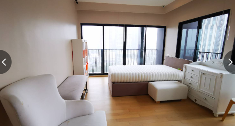 For rent 4 bedrooms condo in Khlong Toei, Bangkok