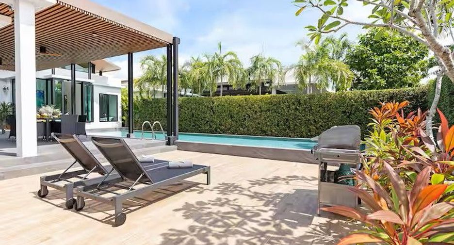 For sale 4 bedrooms villa in Mueang Phuket, Phuket