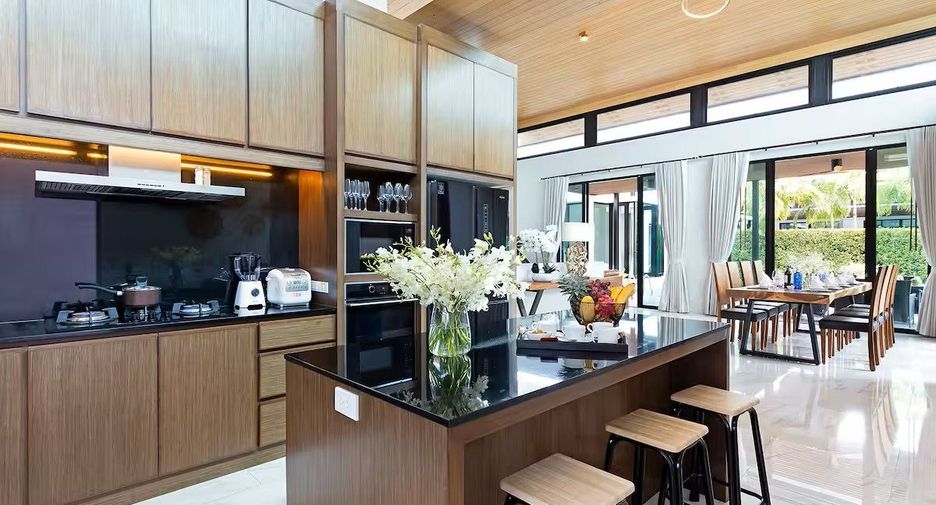 For sale 4 bedrooms villa in Mueang Phuket, Phuket