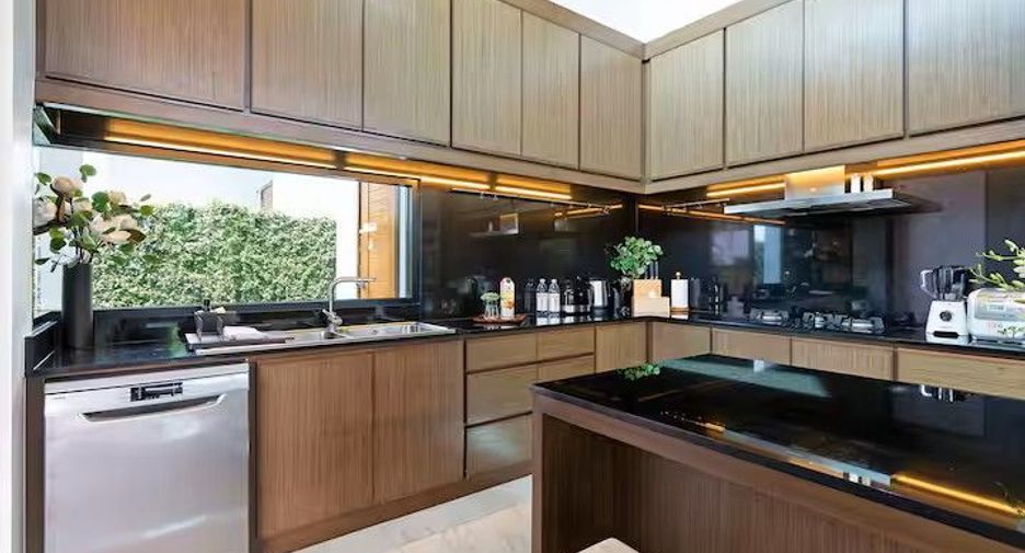 For sale 4 bedrooms villa in Mueang Phuket, Phuket