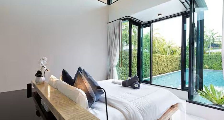 For sale 4 bedrooms villa in Mueang Phuket, Phuket