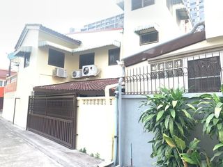 For sale 4 bed townhouse in Din Daeng, Bangkok