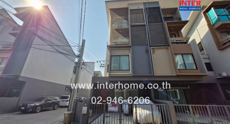 For sale 3 bed townhouse in Pak Kret, Nonthaburi
