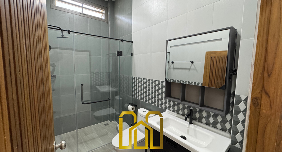 For sale 5 bedrooms house in Lak Si, Bangkok