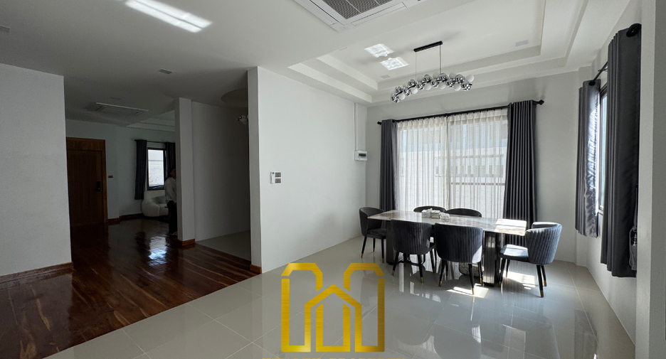 For sale 5 bedrooms house in Lak Si, Bangkok
