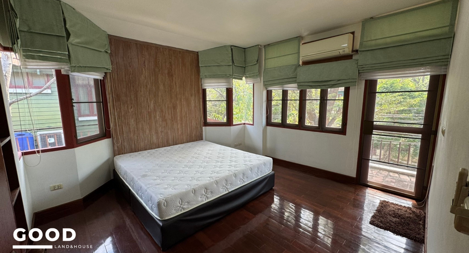 Casa en alquiler y en venta de 4 habitaciones en Chom Thong, Bangkok