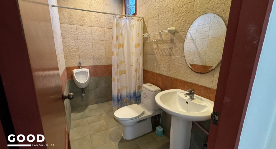 Casa en alquiler y en venta de 4 habitaciones en Chom Thong, Bangkok
