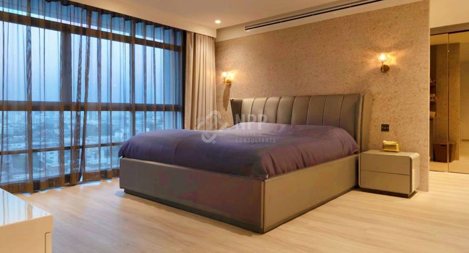 For rent 3 bedrooms condo in Watthana, Bangkok