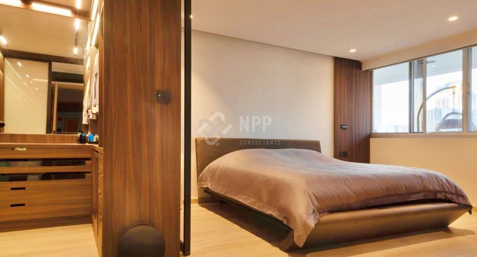 For rent 3 bedrooms condo in Watthana, Bangkok