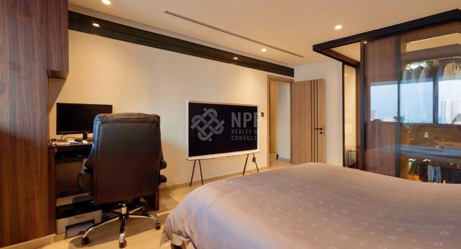 For rent 3 bedrooms condo in Watthana, Bangkok