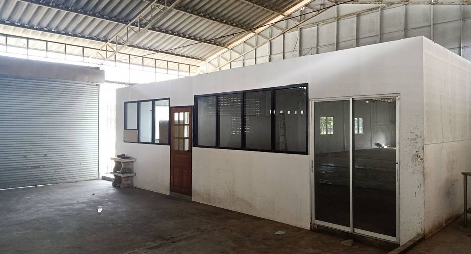 For rent warehouse in Ban Bueng, Chonburi