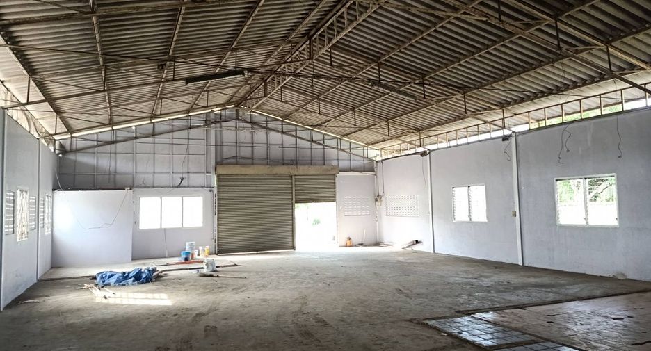 For rent warehouse in Ban Bueng, Chonburi