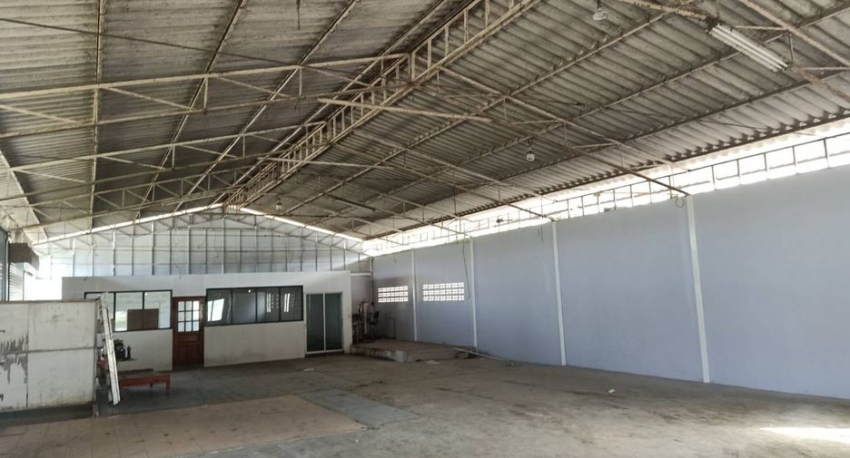 For rent warehouse in Ban Bueng, Chonburi