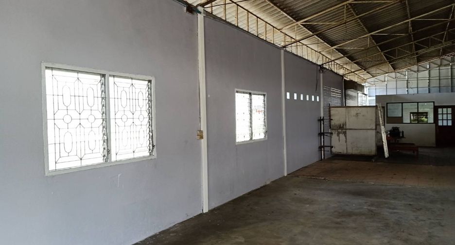 For rent warehouse in Ban Bueng, Chonburi