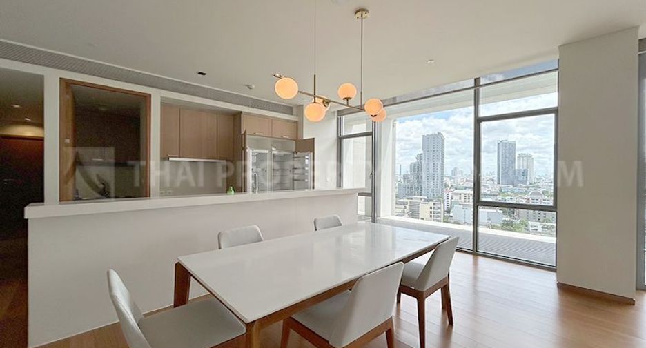 For rent 3 bedrooms condo in Pathum Wan, Bangkok